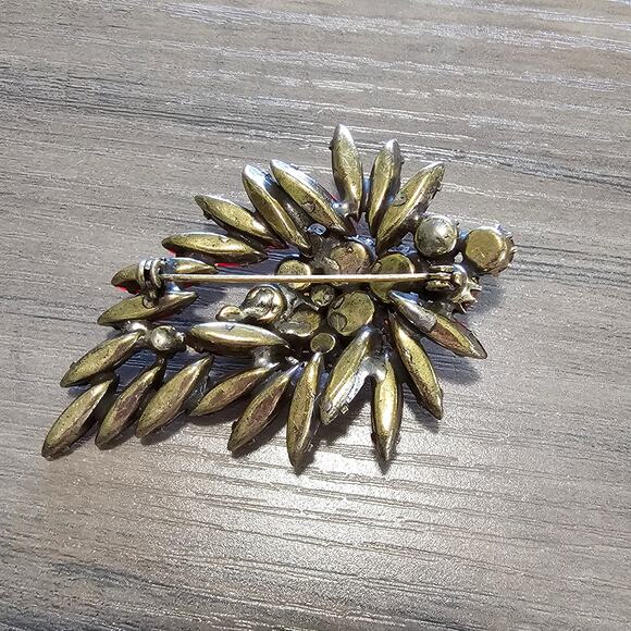 Vintage Prong set Red Crystal Cluster Leaf Brooch with AB Rhinestones - Picture 4 of 5